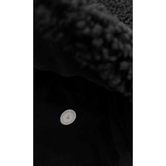 Lululemon Women Size 4 Black Teddy Fleece Embroidered Cropped sweater - Picture 8 of 8